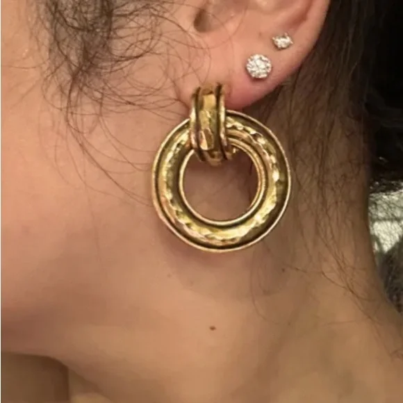 Chanel vintage 24kt gold plated hammered door knocker hoop clip on earrings. - Picture 7 of 11